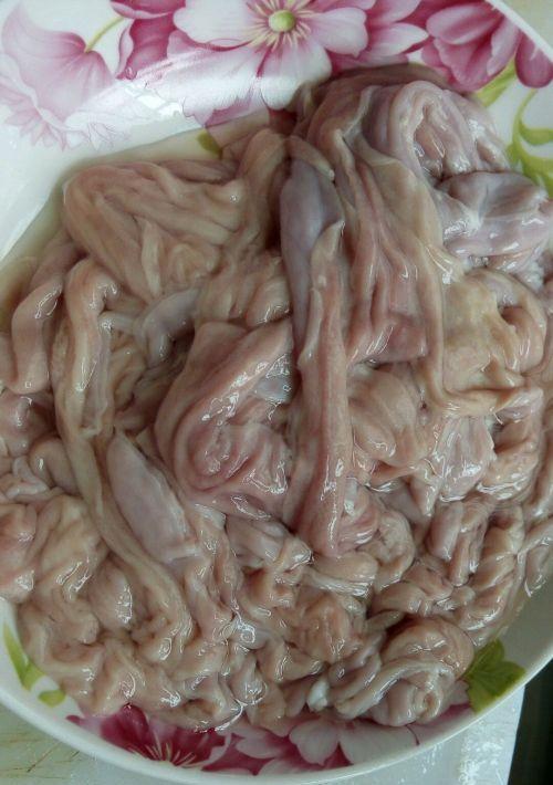 青橄榄炖猪粉肠怎么做？步骤和技巧是什么？