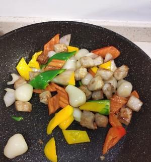 青番茄炒肉怎么做？步骤和技巧有哪些？