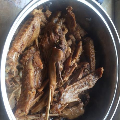 青葱炒鸭翅的做法是什么？如何做出美味的青葱炒鸭翅？