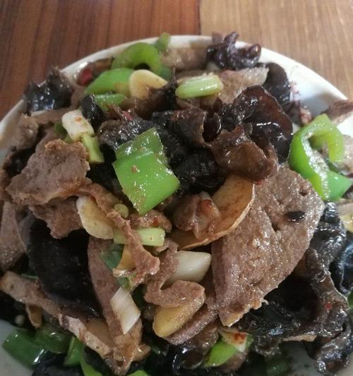 炒木耳怎么做才好吃？简单步骤和技巧是什么？