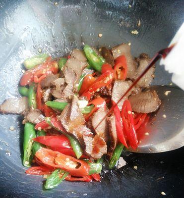 炒驴肉的做法是什么？如何在家做出美味的炒驴肉？