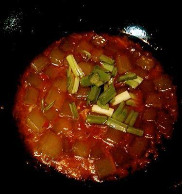炒凉粉块的做法是什么？如何在家轻松制作？