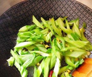 炒芥菜皮怎么做？有哪些步骤和技巧？