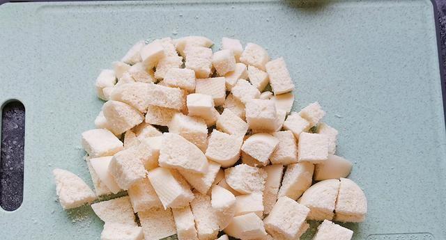 炒椒盐馒头丁怎么做？步骤和技巧有哪些？