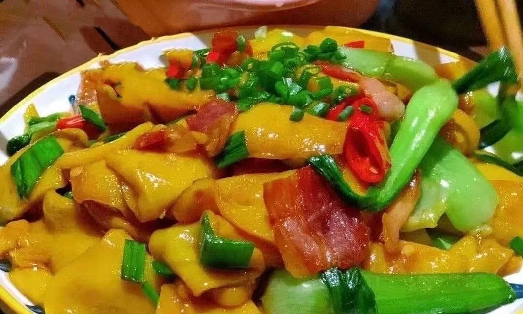 炒黄元米果的做法是什么？步骤和技巧有哪些？