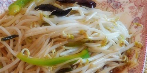 炒海鲜菇胡萝卜绿豆芽怎么做？步骤和技巧有哪些？