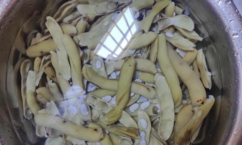 炒狗爪豆的做法是什么？步骤和技巧有哪些？