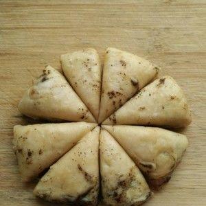 超松软的酵母版司康的做法？制作过程中需要注意哪些常见问题？
