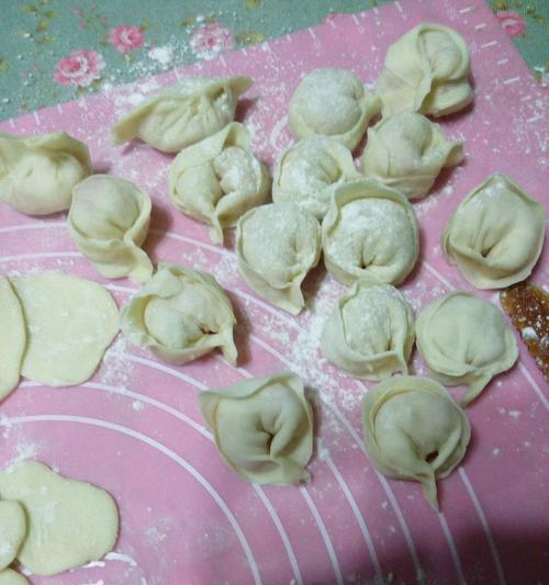 如何制作美味的白菜猪肉馄饨？馄饨皮怎么和面？