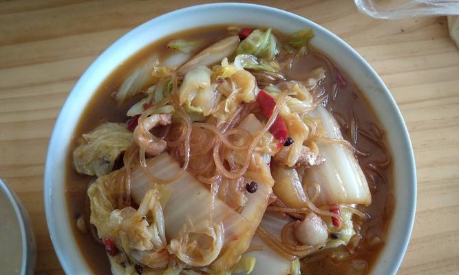 白菜猪肉炖粉条怎么做？步骤和技巧有哪些？