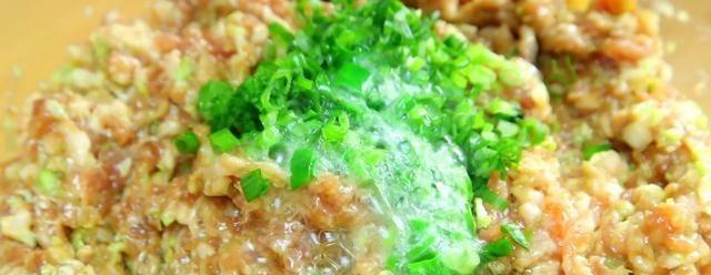 白菜肉馅蒸饺子的做法是什么？如何做出鲜美多汁的蒸饺？