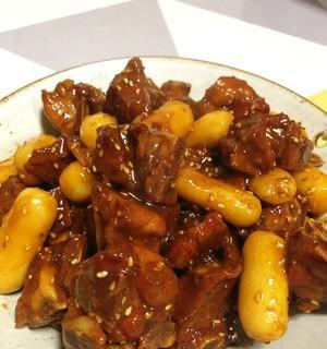 白菜年糕烩排骨怎么做？步骤和技巧有哪些？