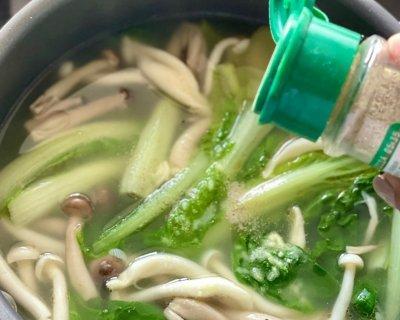 白菜嫩鸡汤怎么做？有哪些步骤和技巧？