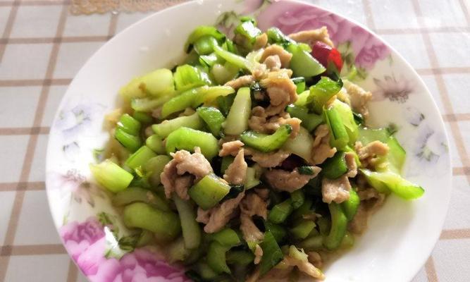 白菜梗炒肉怎么做？步骤和技巧有哪些？