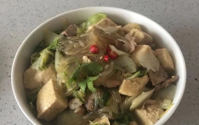 白菜粉条炖豆腐怎么做？步骤和技巧有哪些？