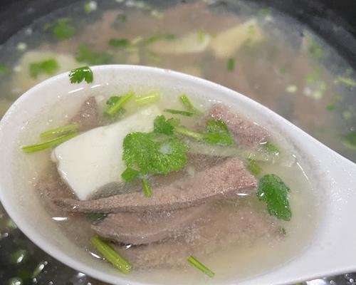 白菜粉肠猪肝汤怎么做？有哪些步骤和技巧？