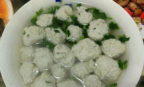 鲅鱼丸怎么做才鲜嫩？详细步骤和技巧是什么？
