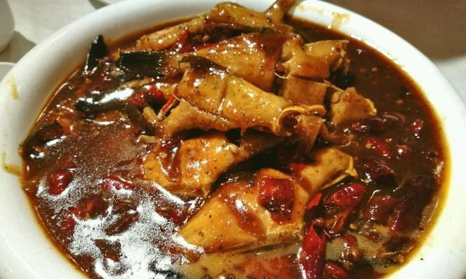 扒皮鱼焖苦瓜怎么做？步骤和技巧有哪些？