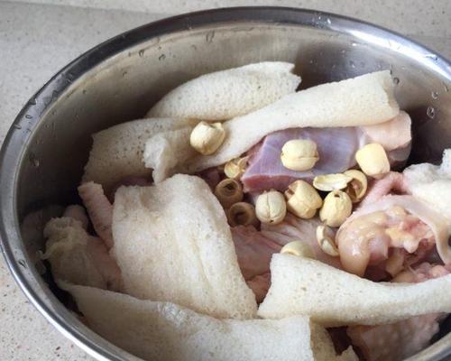 竹荪鸡腿煲怎么做？步骤和技巧有哪些？