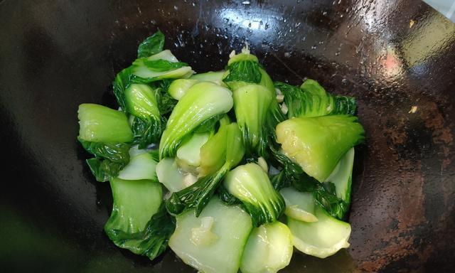 猪油炒青菜怎么做才好吃？步骤和技巧是什么？
