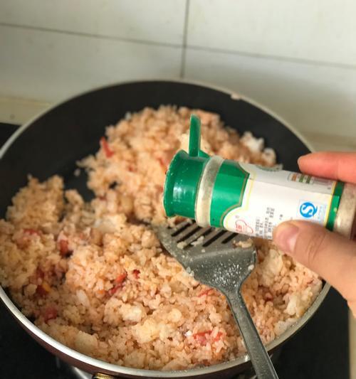 猪油炒饭怎么做？有哪些简单步骤和技巧？
