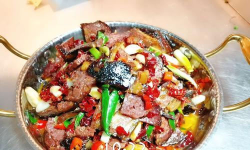 猪血丸子炒腊肉的做法是什么？步骤详解如何做？
