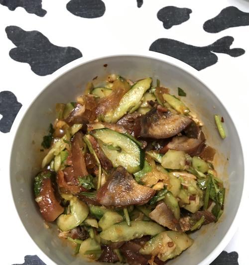 猪头肉拌黄瓜怎么做？有哪些步骤和技巧？