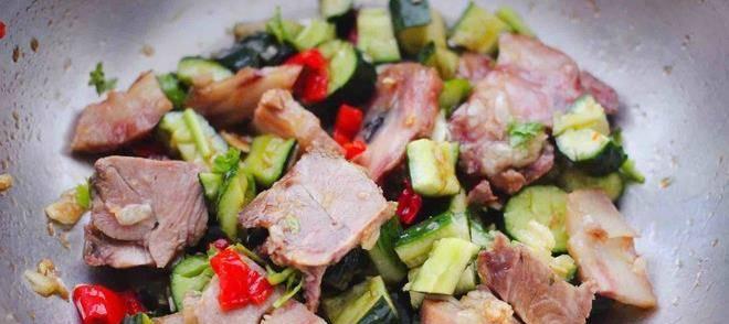 猪头肉拌黄瓜怎么做？有哪些步骤和技巧？