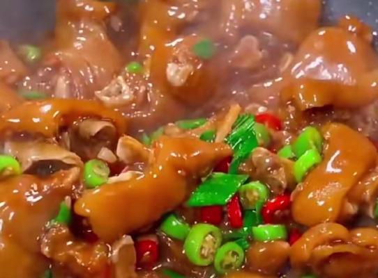 猪蹄汤锅怎么做才美味？有哪些步骤和技巧？
