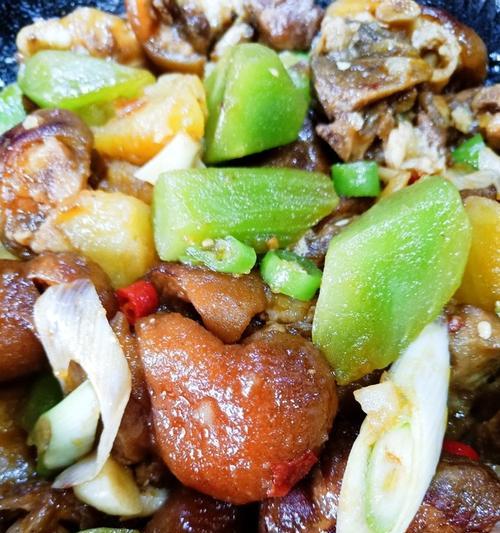 猪蹄焖土豆的做法是什么？步骤详细吗？