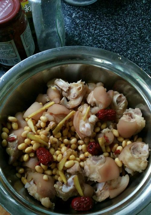 猪手炖黄豆怎么做？有哪些步骤和技巧？