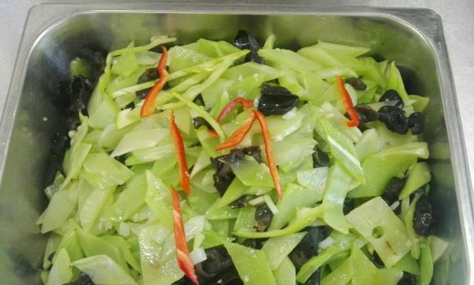 猪肉木耳炒青笋怎么做？步骤和技巧有哪些？