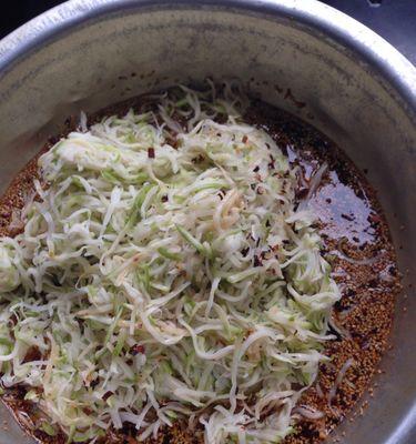 炸面肉酱的做法是什么？如何在家轻松制作？
