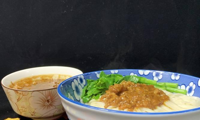 炸面肉酱的做法是什么？如何在家轻松制作？