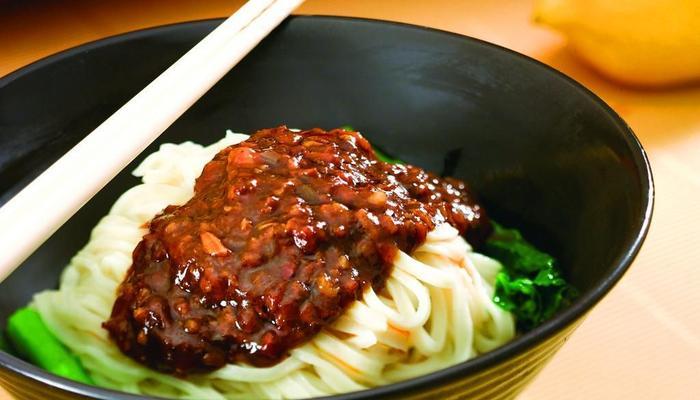 炸酱面炸酱怎么做？有哪些步骤和技巧？