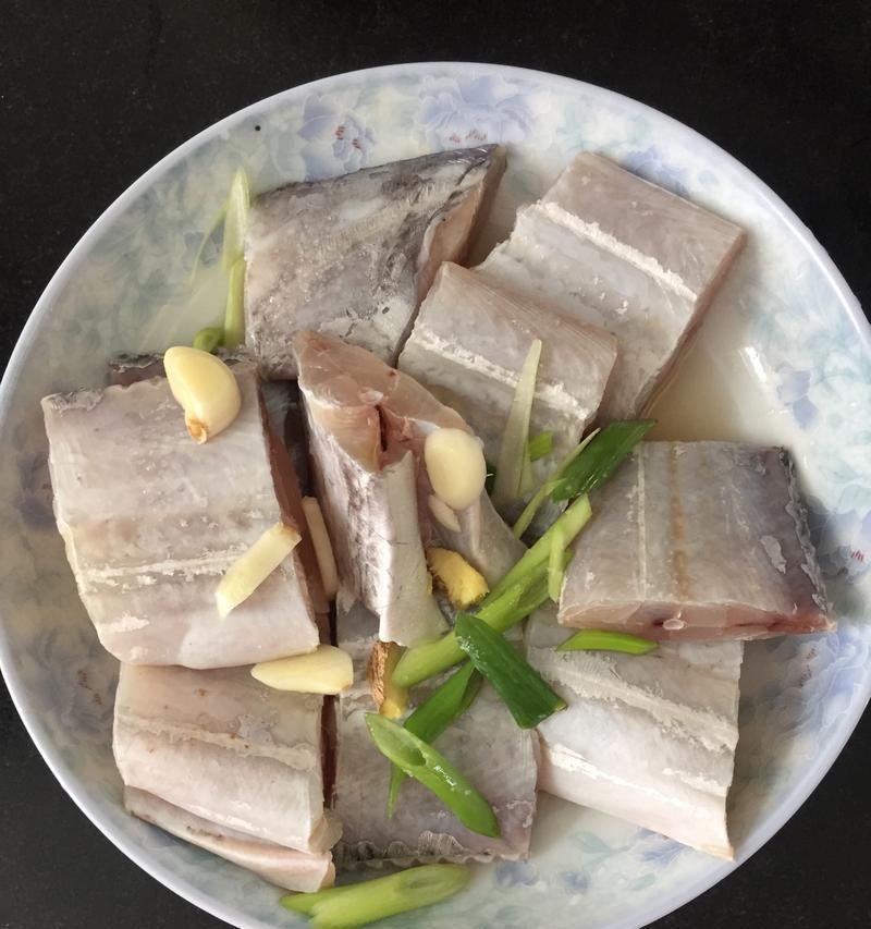 炸刀鱼怎么做才酥脆？家庭版炸刀鱼的做法步骤是什么？