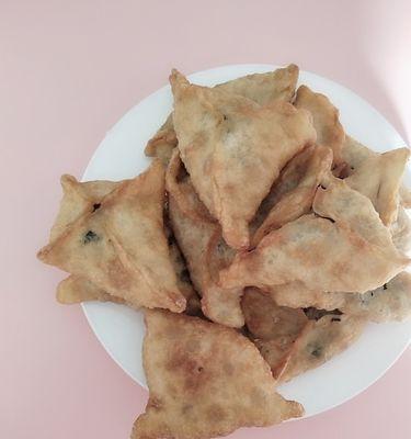 炸菜角子的做法是什么？如何在家轻松制作？