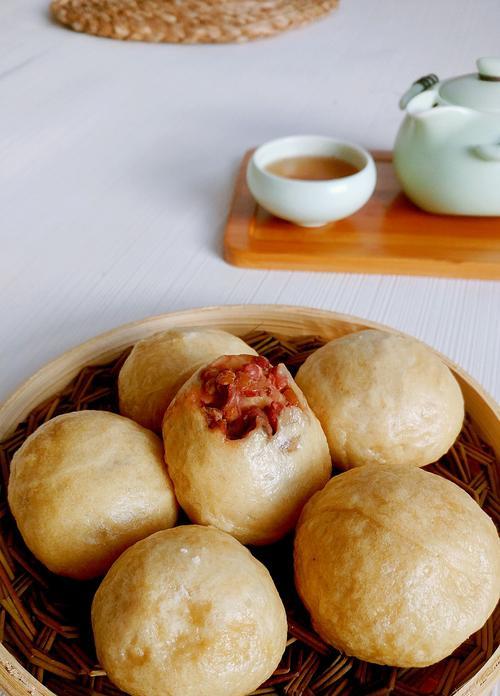 早餐红豆酥皮包怎么做？步骤和技巧是什么？
