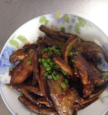 杂鱼红烧怎么做？步骤和技巧有哪些？