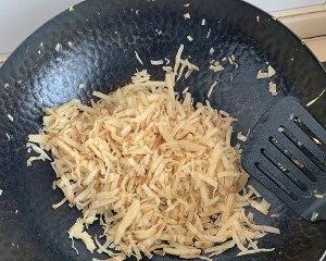 杂蔬肉末鸡蛋炒饼怎么做？有哪些步骤和技巧？