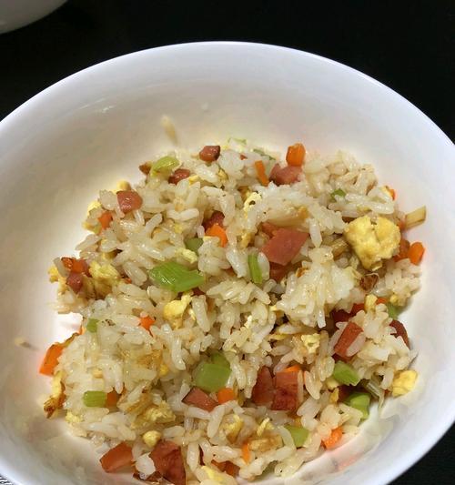 杂蔬火腿蛋炒饭怎么做？步骤和技巧有哪些？