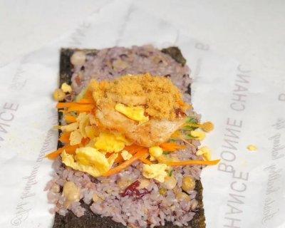 杂粮鲑鱼饭团怎么做？步骤和材料有哪些？