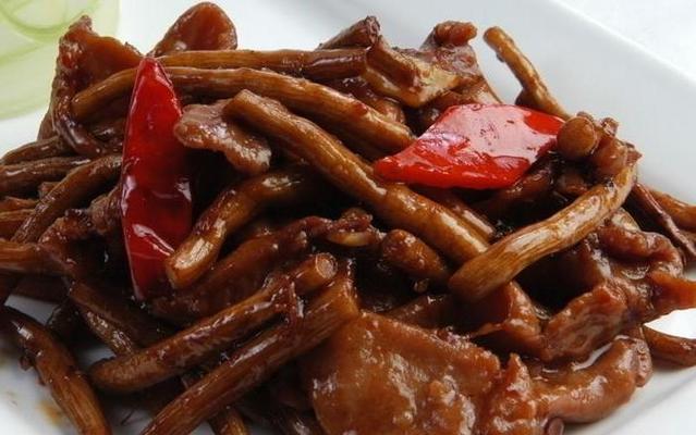 杂菌牛肉片的做法是什么？如何在家轻松制作？