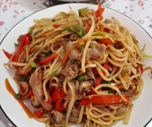 杂烩炒面怎么做？有哪些简单步骤和技巧？