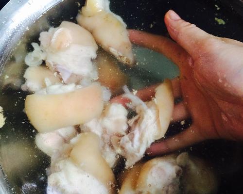 芸豆猪蹄汤的做法是什么？如何在家轻松制作？