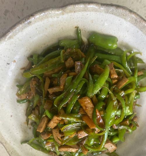 芸豆角炒肉丝怎么做？步骤和技巧有哪些？