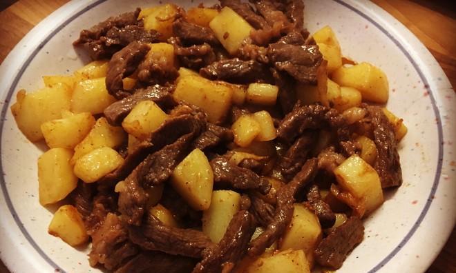 云南小瓜炒牛肉的做法是什么？如何做出地道的云南风味？