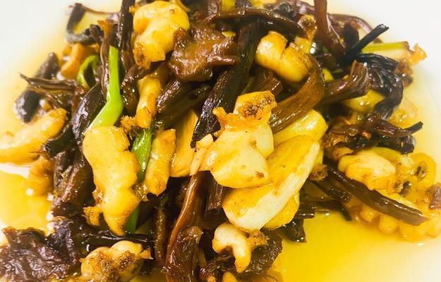 云南菌菜蛋黄茶树菇怎么做？步骤和技巧是什么？