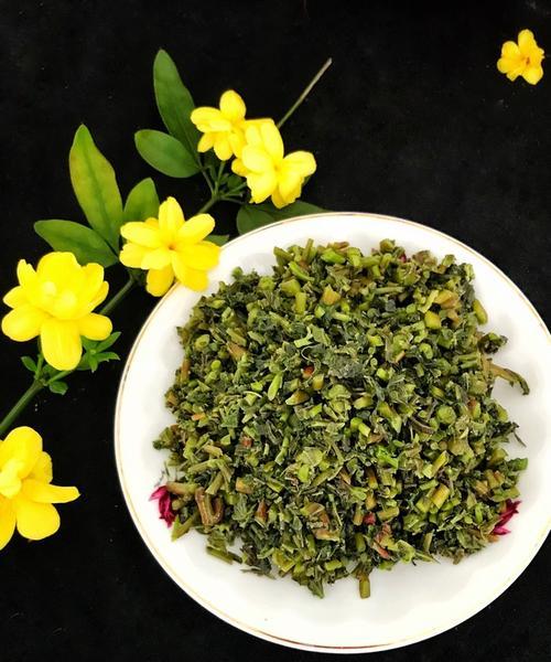 腌香椿芽怎么做？步骤和技巧有哪些？