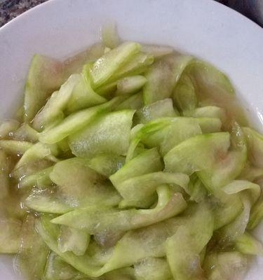 如何制作美味的腌西瓜皮？步骤和技巧是什么？